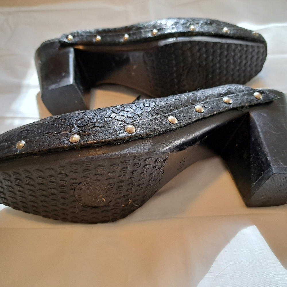 Salpy Clogs - image 5